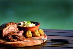 Cobb Pro Houtskoolbarbecue - Zalmrood -Buitenwinkel 1267 1900 250y8439 1 1