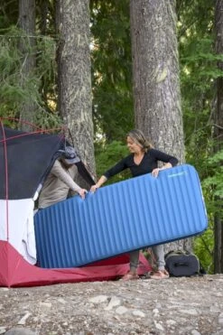 Therm-A-Rest MondoKing 3D 11.0 L Zelfopblazende Slaapmat 21 Therm-A-Rest MondoKing 3D 11.0 L Zelfopblazende Slaapmat -Buitenwinkel 1900 1267 2022 cascade summer carcamp washington rinckenberger 4443