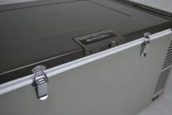 Engel MD60F Compressor Koelbox - 60 Liter -Buitenwinkel 1900 2849 md60f verschluss detail