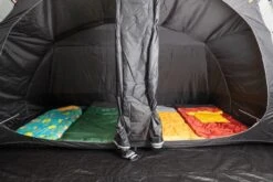 Kampa Hayling 6 Tunneltent - 6 Persoons 23 Kampa Hayling 6 Tunneltent - 6 Persoons -Buitenwinkel 6tunneltent 3