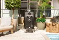 Everdure 4K Houtskool Barbecue Met Beschermhoes - Mat Zwart 11 Everdure 4K Houtskool Barbecue Met Beschermhoes - Mat Zwart -Buitenwinkel 9312646033740 6 copy