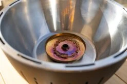 LotusGrill XL Hybrid Houtskoolbarbecue - Rood -Buitenwinkel lotusgrill binnenkant pitje 3