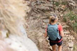 Osprey Sirrus Wandelrugzak - 24 Liter - Blauw 23 Osprey Sirrus Wandelrugzak - 24 Liter - Blauw -Buitenwinkel osprey stratossirrus 3 1